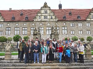 Die Schramberger Ausflügler im barocken Schlossgarten in Weikersheim. Foto: Jahrgang Foto: Schwarzwälder-Bote