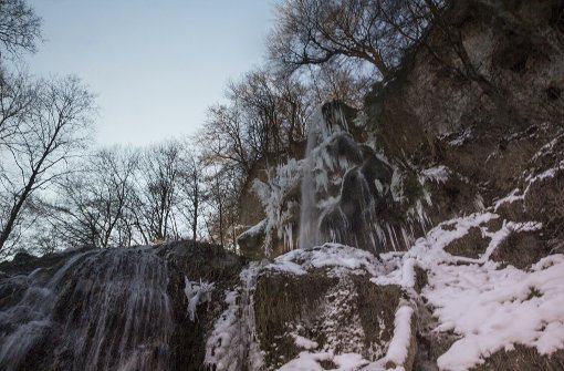 Winterzauber pur: der vereiste Wasserfall in Bad Urach im Kreis Reutlingen. Foto: Leserfotograf pn