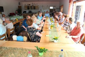 Donau Sepp aus Weitingen unterhielt die Gäste des Seniorennachmittags. Foto: Feinler Foto: Schwarzwälder-Bote