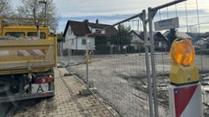 Auf dieser geschotterten Fläche entlang der Gutenbergstraße wird während der Bauzeit weiteres Baumaterial gelagert. Foto: Kauffmann