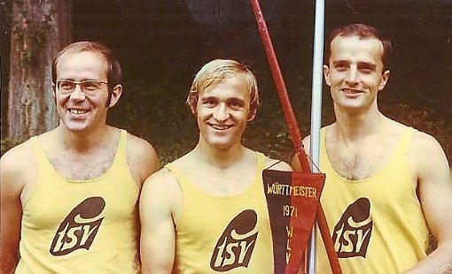 Erinnerung an Glanzzeiten der Calwer Leichtathletik: Walter Dettinger (Mitte) mit seinen Kameraden Horst Rosenfelder (links) und   Achim Fischer (rechts). Foto: Schwarzwälder-Bote