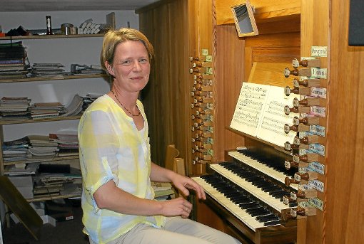 Antje Schweizer beeindruckte an der Orgel in der Christuskirche ihr Publikum.   Foto: Limberger Foto: Schwarzwälder-Bote