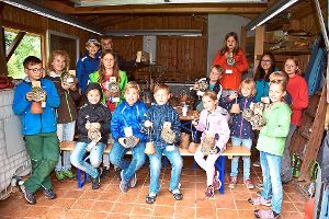 Das Ferienprogramm des OGV Empfingen war gut besucht. 15 Kinder kamen, um Insektenhäuser zu bauen. Fotos: Baiker Foto: Schwarzwälder-Bote