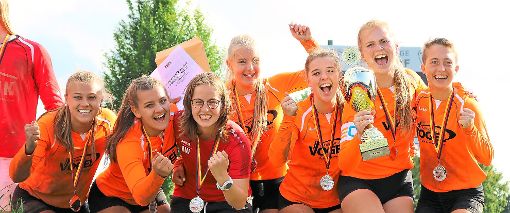 Finale verloren – Silber gewonnen: Die U18-Mädchen des TSV Calw strahlten nach dem Endspiel  um die Wette. Foto: Spille/TVB