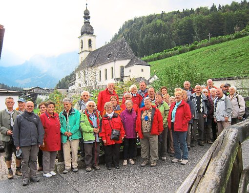 Gruppenbild vor der  Dorfkirche in Ramsau: Fünf Tage erkundete der Mühlhausener Albverein bei verschiedenen Wanderungen  im Berchtesgadener Land Foto: Schweizer Foto: Schwarzwälder-Bote