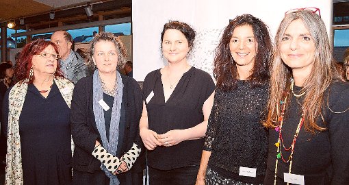 Die fünf Künstlerinnen Kaja Sille, Franziska Teufel, Susanne Berret, Susanne Seeburger und Silke Leffler (von links) stellen derzeit im Irslinger GlasHaus aus. Foto: Schwarzwälder-Bote