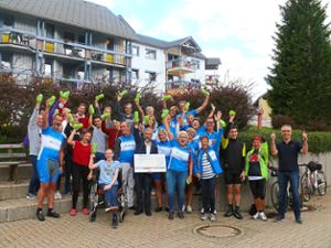 Herzlich begrüßt werden die Teilnehmer auf der Katharinehhöhe, wo der Spendenscheck überreicht wird.  Foto: Rotary-Club Foto: Schwarzwälder-Bote