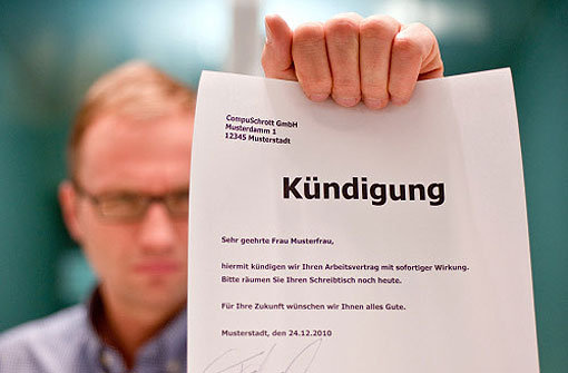 Eine Kündigung ohne Angaben von Gründen: Der Mitarbeiter eines Dienstleisters aus Villingen-Schwenningennach will sich das nicht bieten lassen. Jetzt wird sein Fall vor Gericht verhandelt. (Symbolfoto) Foto: dpa