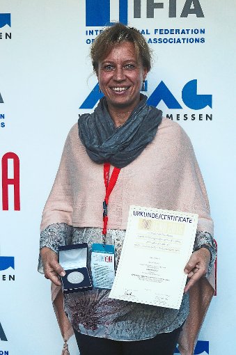 Xenia Kübler mit ihrer Auszeichnung Foto: Kübler Foto: Schwarzwälder-Bote