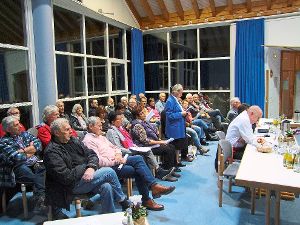Bei der Gemeinderatssitzung in Neusatz gab es am Mittwochabend etliche Fragen aus den Zuhörerreihen.  Foto: Kugel Foto: Schwarzwälder-Bote
