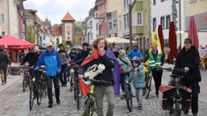 Über die Raddemo in der Villinger Innenstadt: Fußgänger und Rad statt Auto
