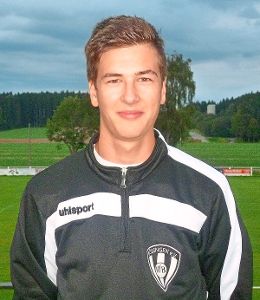 Benedikt Bantle sorgte mit seinem Tor für den ersten Punkt der A-Junioren des VfB Bösingen. Foto: Neff Foto: Schwarzwälder-Bote