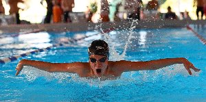 Simon Kreiselmaier war in Balingen der erfolgreichste Schwimmer des SSC Schwenningen.  Foto: Kienzler Foto: Schwarzwälder-Bote