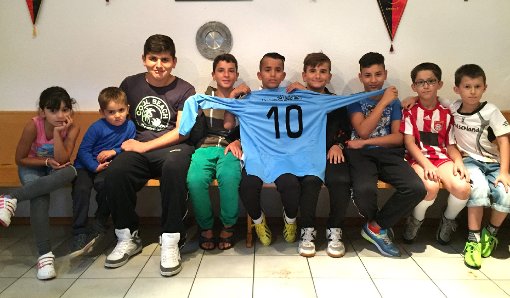 Neun Flüchtlingskinder spielen mittlerweile in den Jugendteams der Kickers. Foto: Schwarzwälder-Bote