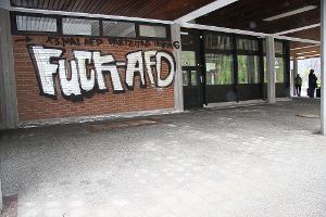 Am Bahnhof wurde Fuck AfD auf eine Wand am Betriebsgebäude gesprüht. Foto: Börsig-Kienzler