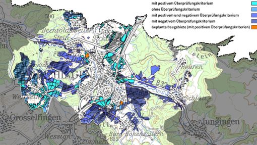 Die hellblauen Flächen zeigen mögliche Freiflächen-PV-Gebiete  im Stadtgebiet,   orange Gebiete  zeigen bereits  geplante Baugebiete. Foto: Stadtverwaltung Hechingen