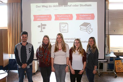 Das Team der Studien- und Ausbildungsbotschafter referierte vor über 120 Schülern der Jahrgangsstufe I. Foto: ESS Foto: Schwarzwälder-Bote