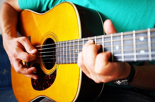 Die Jugendmusikschule ist auch in Bitz dann interessant, wenn beispielsweise das Instrument Gitarre erlernt werden soll.  Foto: Archiv Foto: Schwarzwälder-Bote