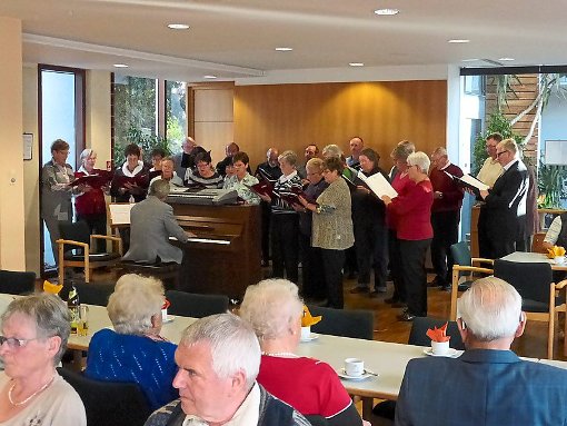 Der Liederkranz bereitete den Senioren im Haus am Adlerbrunnen viel Freude. Foto: Sozialgemeinschaft Foto: Schwarzwälder-Bote