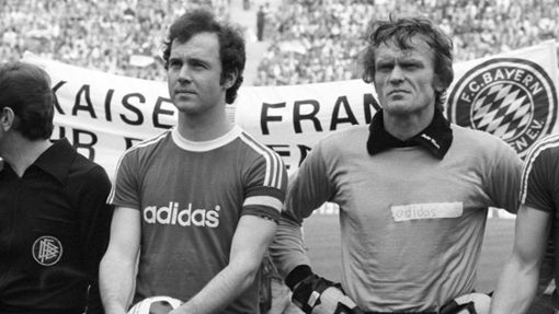 Franz Beckenbauer (links) und Sepp Maier bei einem Bundesligaspiel in der Saison 1976/77. Die beiden Legenden des FC Bayern München standen einst auch in Freudenstadt auf dem Platz. Foto: dpa/Ludwig Hamberger