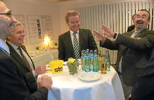 Vor der Preisübergabe hatte sich der Minister bei der  Sto AG Donaueschingen über moderne Produkte informiert. Foto: Bombardi Foto: Schwarzwälder-Bote
