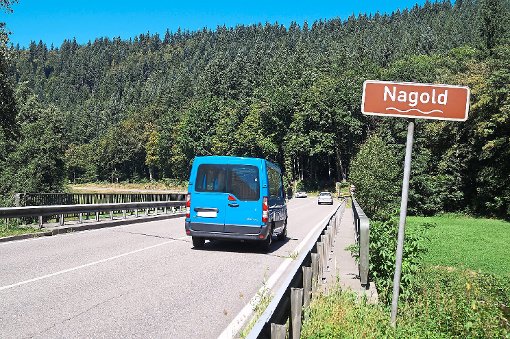 Die Bundesstraße 463 wird auf einer Länge von 5,7 Kilometern zwischen dem Pforzheimer Stadtteil Dillweißenstein sowie der Nagoldbrücke kurz vor Unterreichenbach saniert.  Fotos (2): Krokauer Foto: Schwarzwälder-Bote