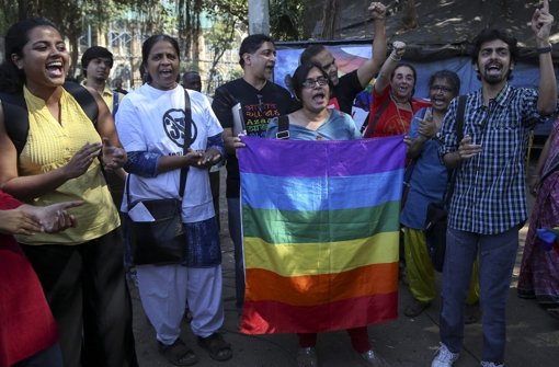 Schwule und Lesben demonstrieren in Mumbai gegen einen Gerichtsentscheid, der Homosexualität für illegal erklärt. Foto: dpa