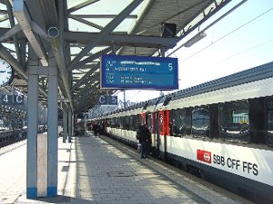 Der Verkehrsclub erkennt in Plänen des Bundesverkehrsministeriums Nachteile für die Gäubahn. Hier ein Bild des Intercity der Gäubahn im Bahnhof Rottweil. Foto: Verkehrsclub