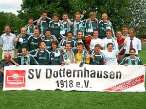 Die  SV-Fußballspieler jubeln: Vor zehn Jahren schafften sie den Aufstieg in die Landesliga. Jetzt kicken sie wieder.  Foto: SV Foto: Schwarzwälder-Bote