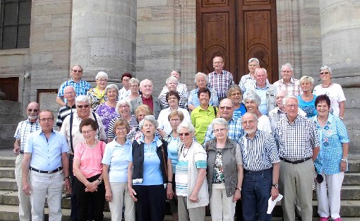 Vor dem Dom in St. Blasien stellt sich die Gruppe zum Erinnerungsfoto auf. Foto: CDU-Senioren Foto: Schwarzwälder-Bote