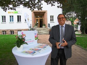 Froh gelaunt vor dem Gartenschauhaus: Geschäftsführer Joachim Hübner.  Foto: Kugel Foto: Schwarzwälder-Bote