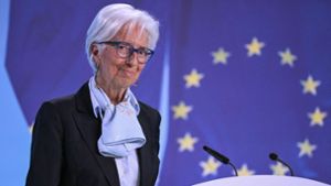 EZB-Präsidentin Christine Lagarde steckt bei der Pressekonferenz in Frankfurt den geldpolitischen Kurs ab. Foto: AFP/KIRILL KUDRYAVTSEV