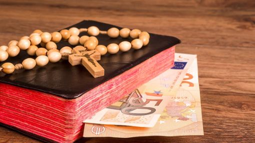 Neben dem Glauben spielt das Geld eine Rolle in einem Kirchenbezirk. Foto: GieZetStudio - stock.adobe.com
