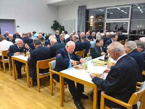 Der  gesellige  Teil kommt  bei den    Treffen der Alterswehr der Nagolder Feuerwehr     nicht  zu  kurz.  Foto: FFW Foto: Schwarzwälder-Bote