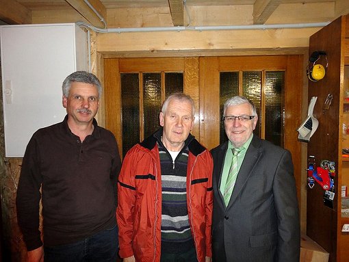 Hermann Gleichauf (Mitte) wurde  von  Bürgermeister  Knapp  (rechts)  und  Martin Blessing  verabschiedet. Foto: Stadt Foto: Schwarzwälder-Bote