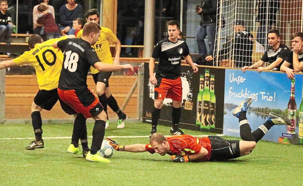 Geheimfavorit Türk SV Herrenberg kommt zum Auftakt des 17. Hallenfußball-Cup der SG Empfingen nur zu einem 1:1 gegen den TSV Boll.