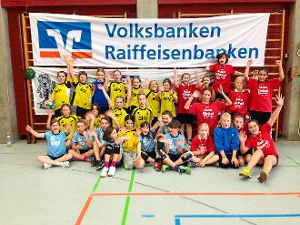 Die Handball-Talente hatten in der Roßberghalle in St. Georgen sichtlich Spaß. Foto: Flaig Foto: Schwarzwälder-Bote
