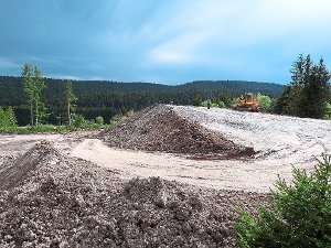 Die Auffüllung des ersten Abschnitts des Steinbruchgeländes im Gebiet »Hessenwiesen« bei Glatten hat begonnen. Foto: Breitenreuter