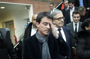 Frankreichs Premierminister Manuel Valls (vorne links) räumt einen Erfolg der Rechten ein. Foto: EPA
