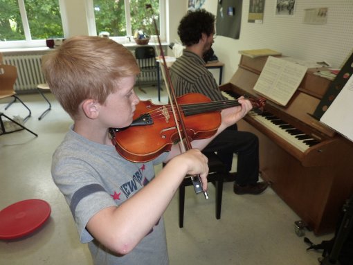 Früh übt sich.  Foto: Jugendmusikschule Foto: Schwarzwälder-Bote