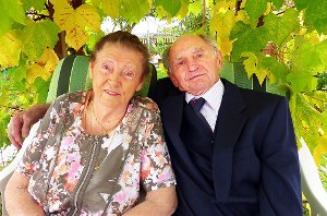 Emma und Langenus Litzinger sind seit 65 Jahren ein Ehepaar und haben gemeinsam viel erlebt. Foto: Grimm Foto: Schwarzwälder-Bote