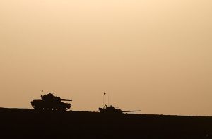 Türkische Panzer an der syrisch-türkischen Grenze. Foto: dpa