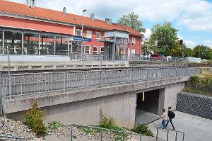 Die Stadt soll den Schwenninger Bahnhof als als multifunktionale Drehscheibe aufwerten.  Archiv-Foto: Kratt Foto: Schwarzwälder-Bote
