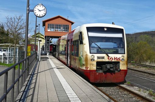 Der Ringzug steht abfahrtbereit am Bahnhof Blumberg-Zollhaus. Ab 10. Dezember soll das Angebot an Zugverbindungen ab und nach Blumberg deutlich ausgeweitet werden. Foto: Malena Schwenk