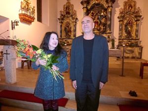 Claudia und Claus Gerstmann begeistern die Zuhörer in der St. Martinskirche in Hondingen mit ihrem Konzert. Foto: Suttheimer Foto: Schwarzwälder-Bote