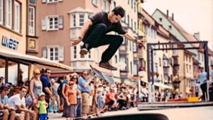 Skateboarder erobern den Friedrichsplatz