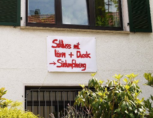 Auch mit Plakaten kämpfen die Anwohner für einen baldigen Bau der Ortsumfahrung von Lautlingen. Foto: Eyrich Foto: Schwarzwälder-Bote