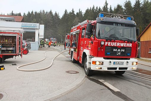 Die Feuerwehr war mit 50 Mann und vier Fahrzeugen in Unterbränd im Einsatz. Foto: Rademacher