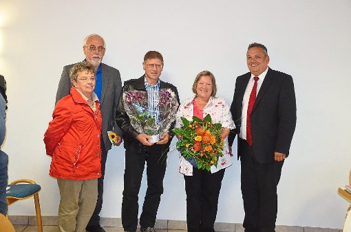 Vertreter von Kirche, Vereinen und  Ortschaftsrat bedankten sich bei Rosemarie Molitor (Zweite von rechts).  Foto: Steinrode Foto: Schwarzwälder-Bote