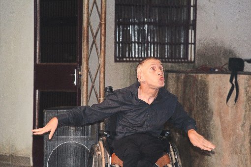Auch der Rollstuhlfahrer Roland Walter trat im Kinzighaus auf.    Foto: Verein Dienet einander Foto: Schwarzwälder-Bote